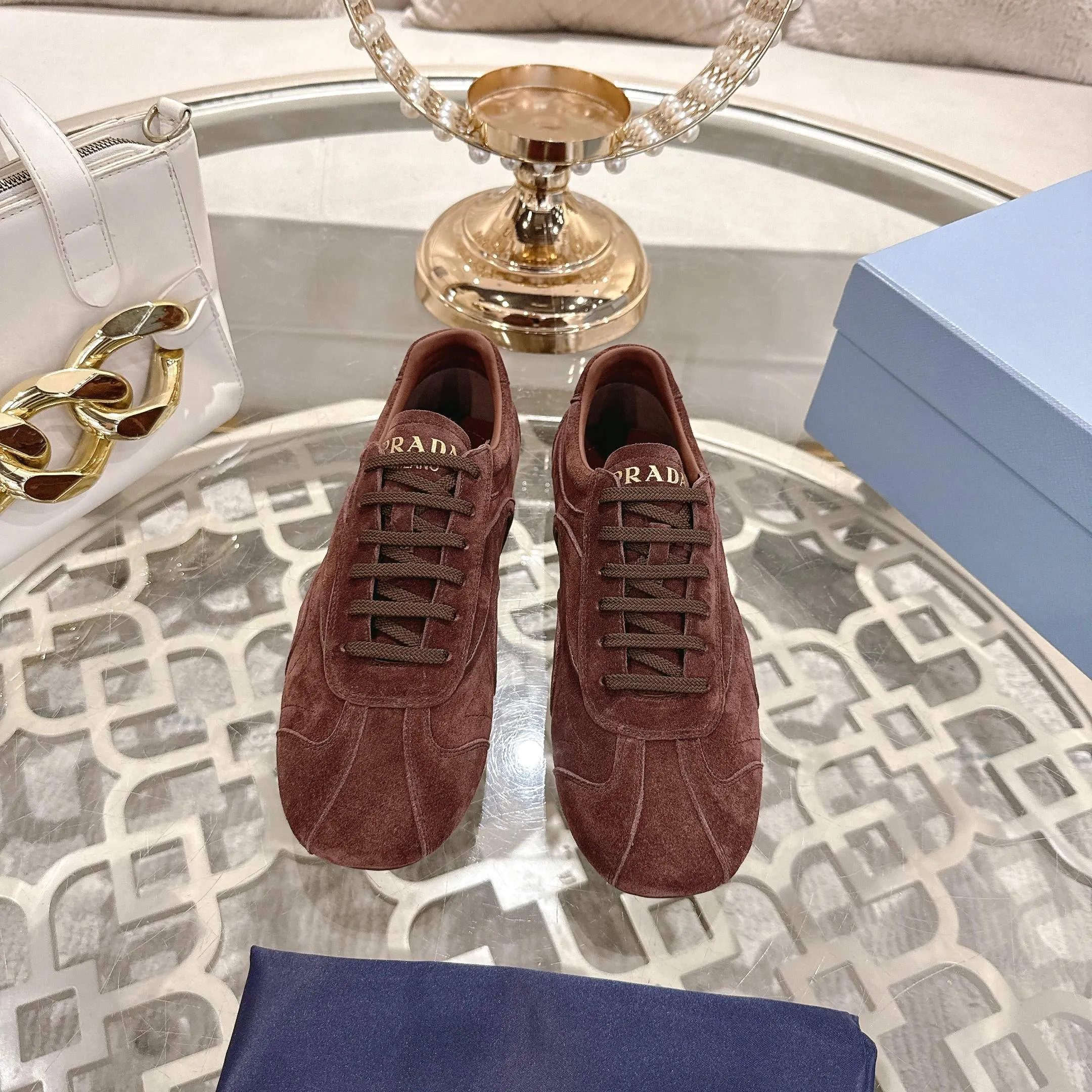 P600. PRADA for couples, casual shoes for couples, originally developed 1:1, made of high-mercerized cowhide, silk sheepskin lining, rubber outsole, comfortable and soft on the feet, size for women: 35 to 41. Male 38 to 45